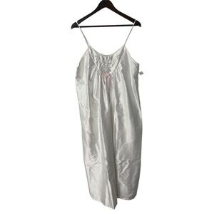 Vintage R Michael Alan white satin nightgown embrodiered Marshall‎ Fields